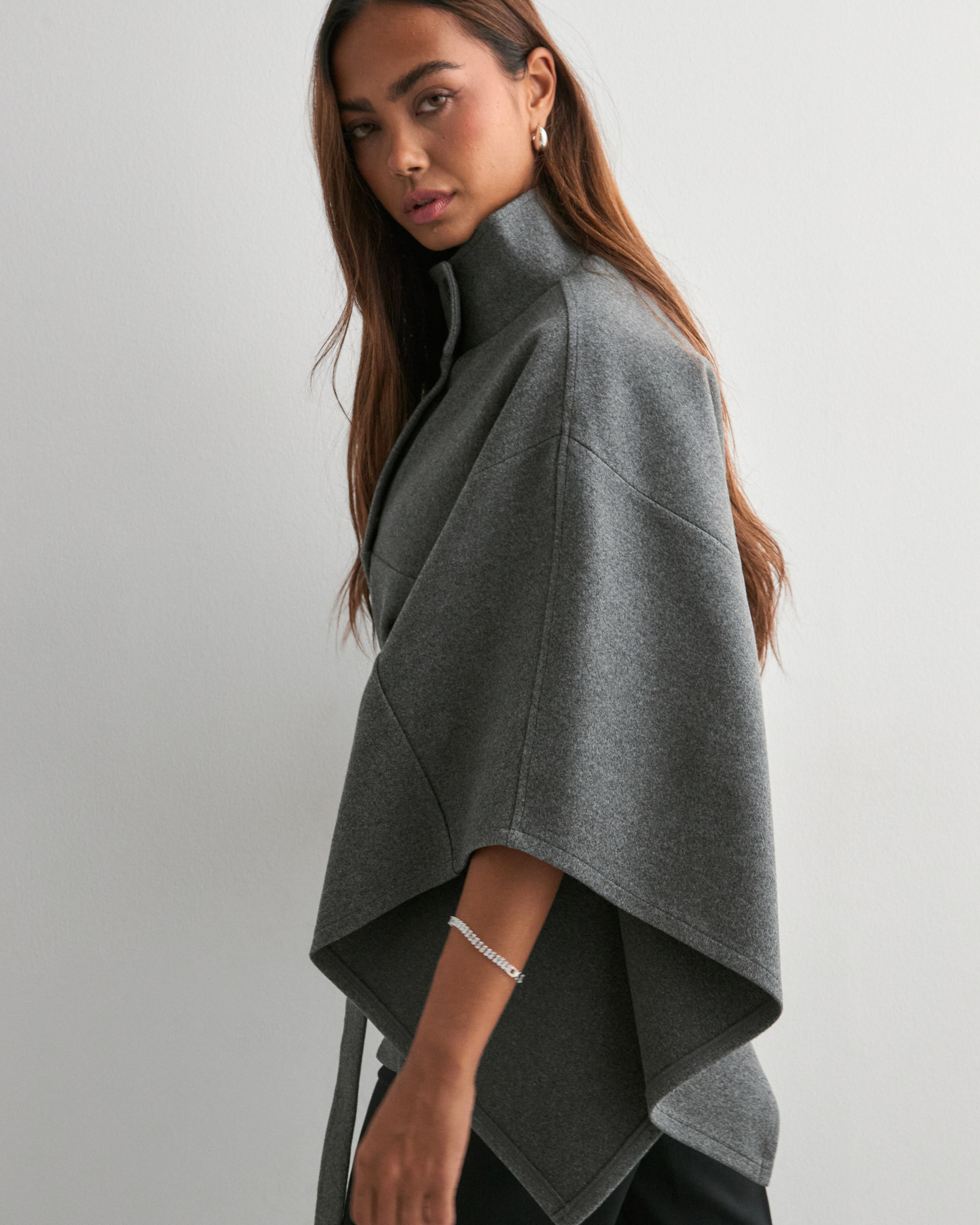 ジャケット・アウター HYKE 21ss C/N GANSEY SWEATER PONCHO HYKE 21ss C/N GANSEY SWEATER PONCHO（LOOK | SS 2021 – HYKE