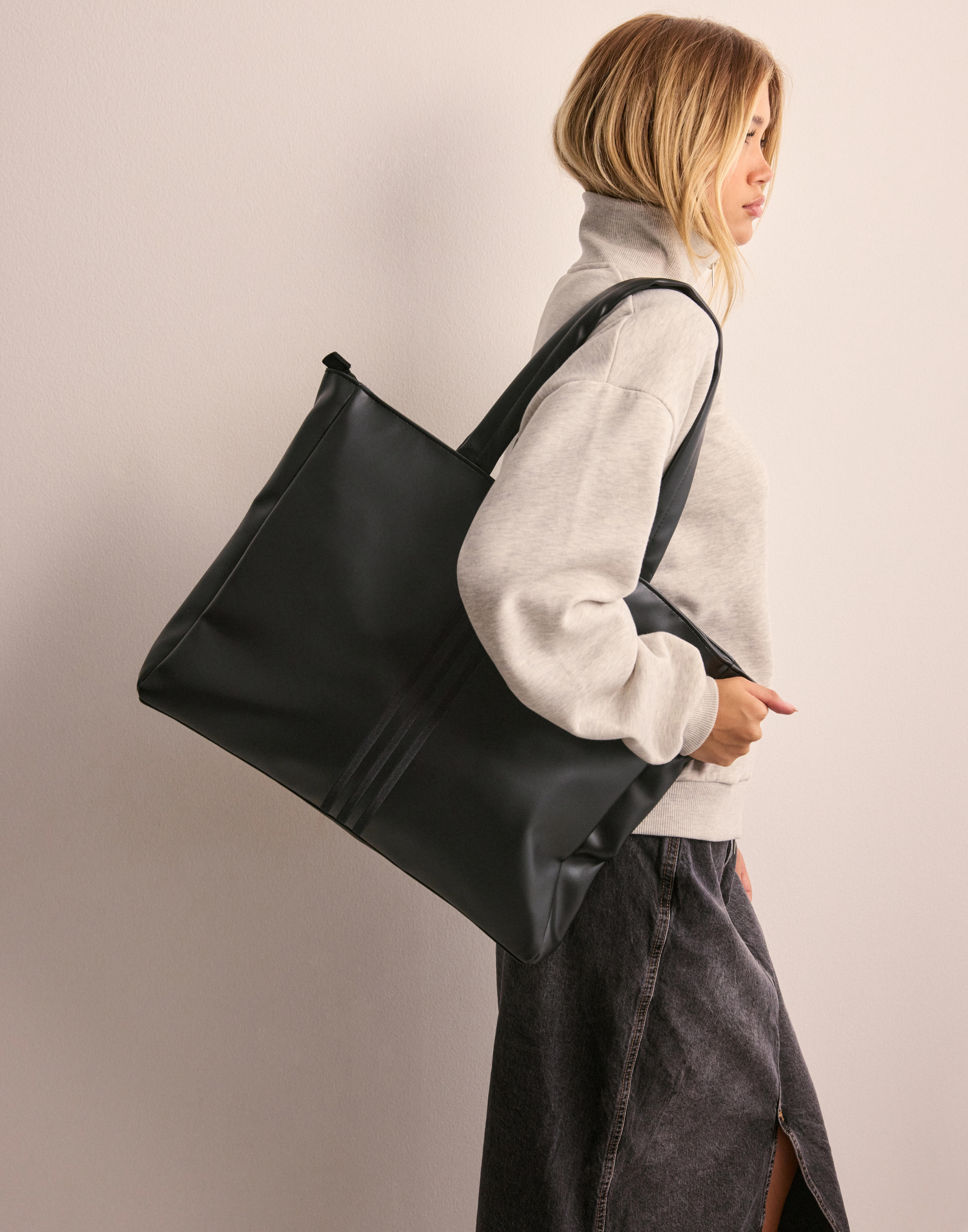 Buy Adidas Originals SHOPPER - Black | Nelly.com