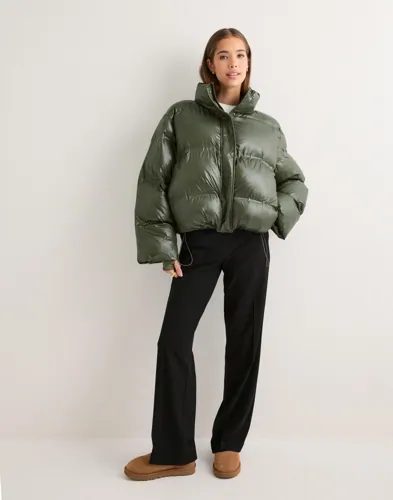 NEO NOIR Rhea Shiny Puffer Jacket vinterjackor dam – bild 3