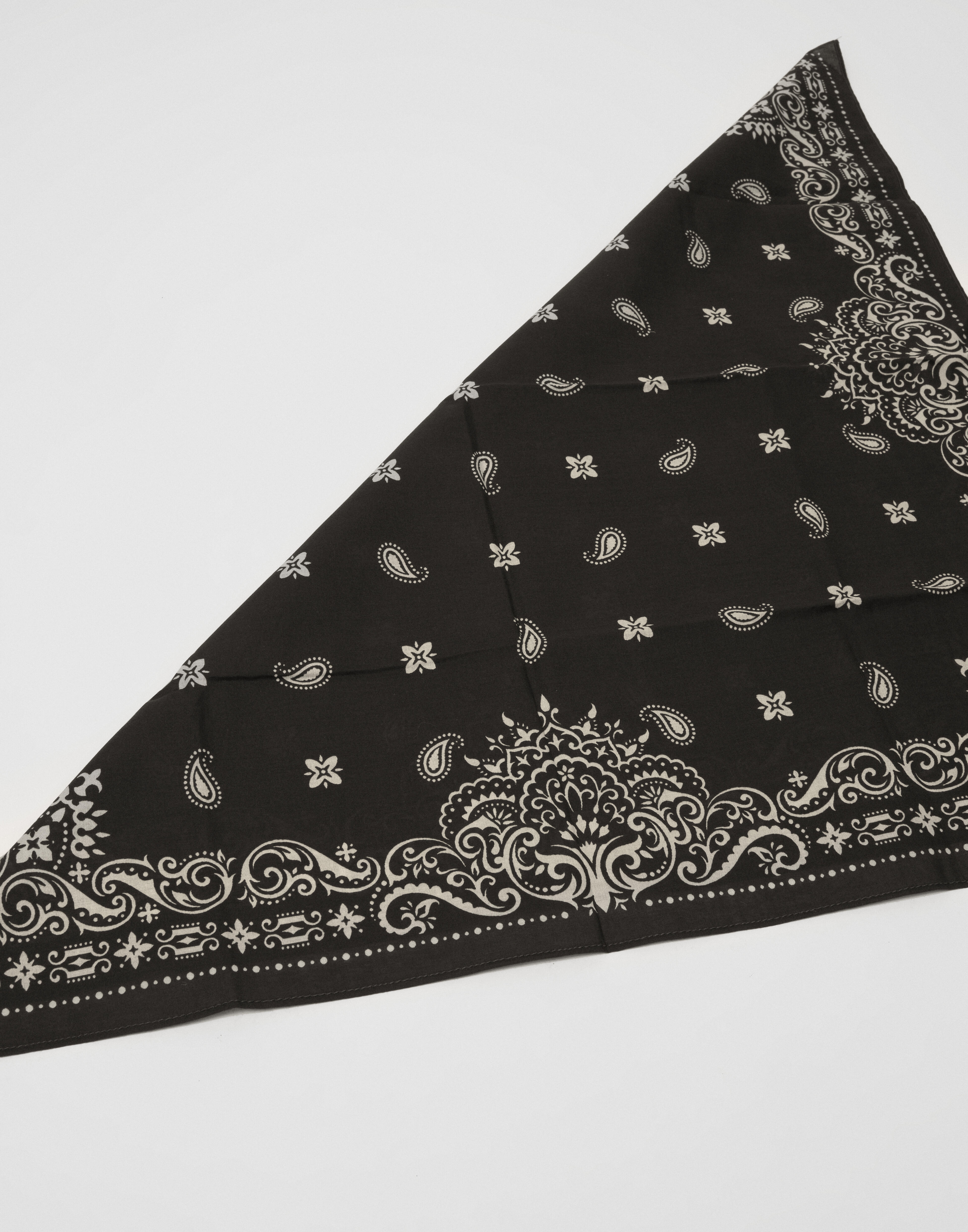 Buy Pieces PCANNA SMALL SQUARE SCARF BC - YOYE | Nelly.com Buy Pieces PCANNA SMALL SQUARE SCARF BC - YOYE | Nelly.com
