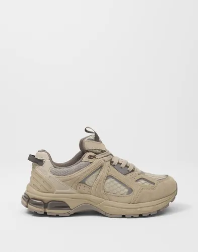 Beige låga sneakers från Selected Homme med rundad tå och snörning
