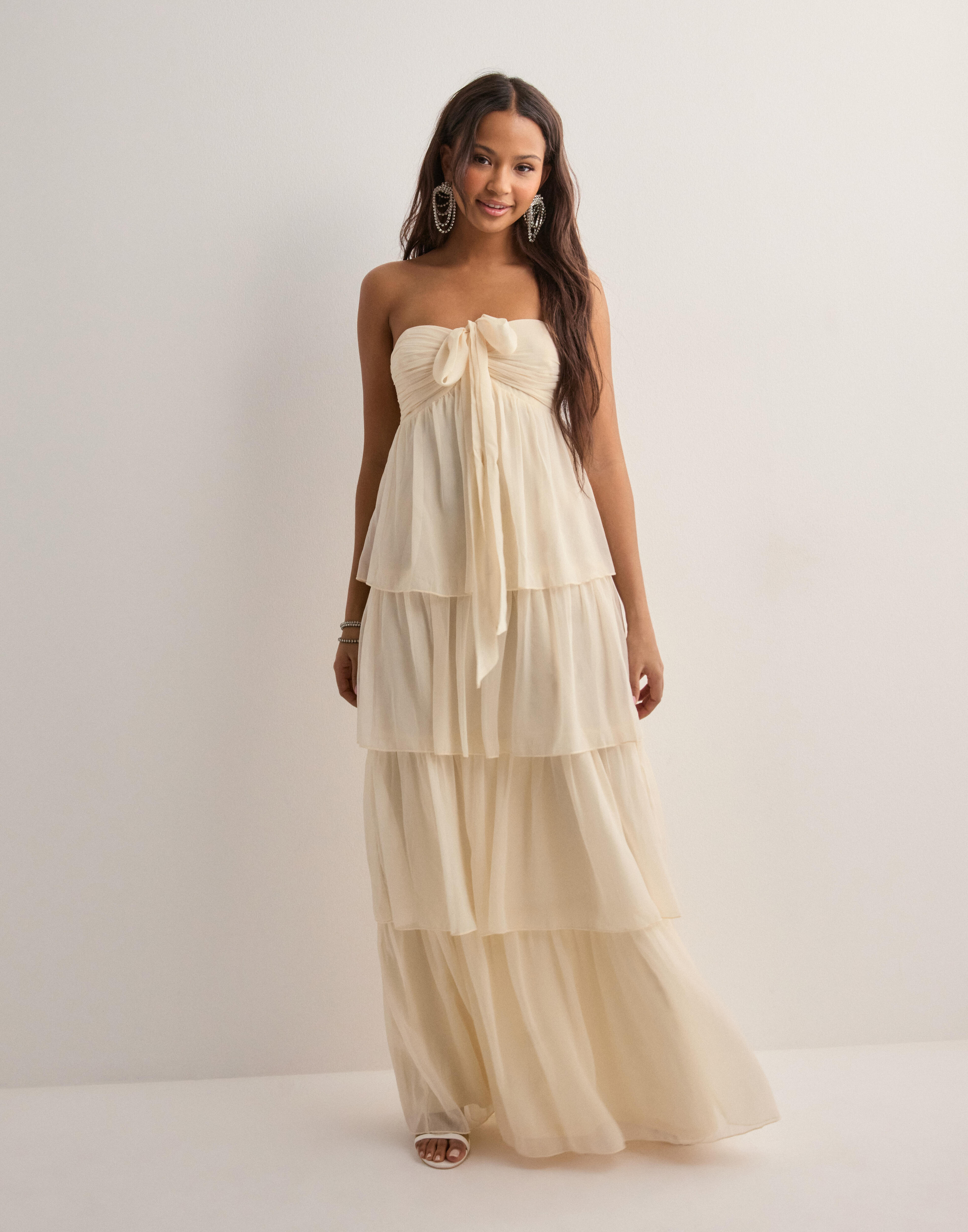 Kaufen Nelly Dreamy Frill Dress - Cream | Nelly.com