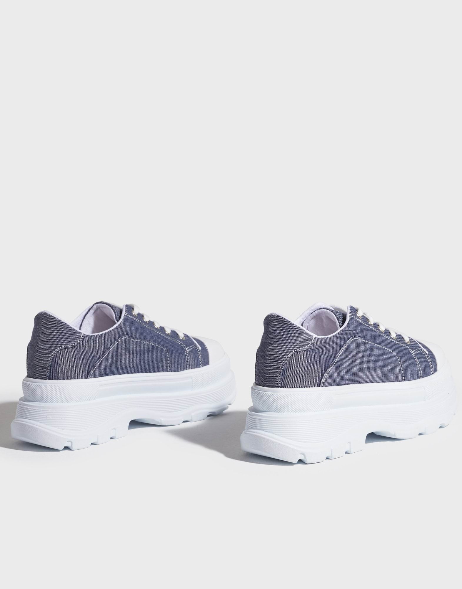 Canvas Sneaker