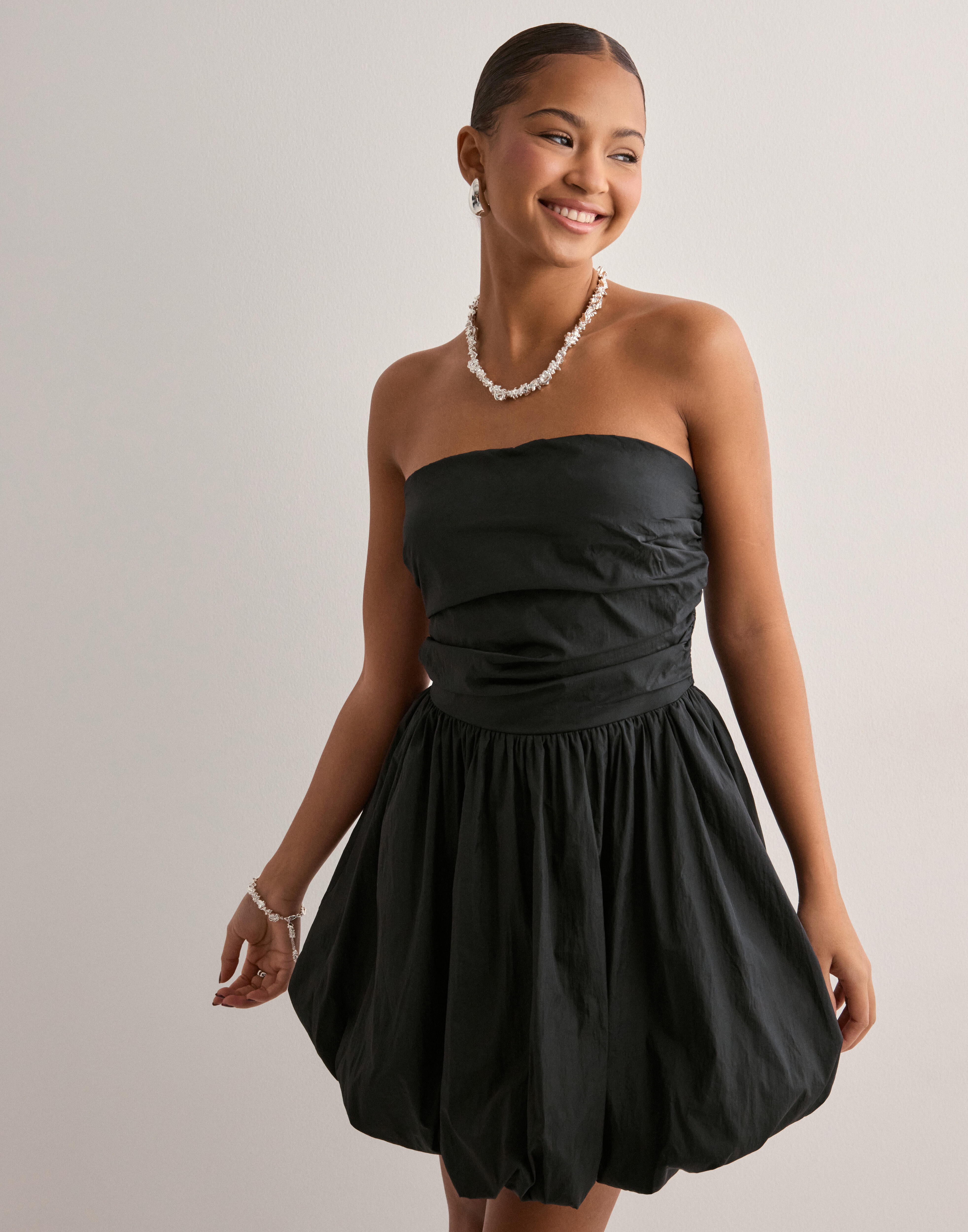 Buy Pieces PCDANNI MINI BALLOON DRESS WVN KCA - Black | Nelly.com