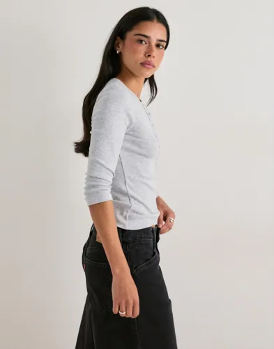 Nelly Perfect Rib Button Top toppar dam – bild 2