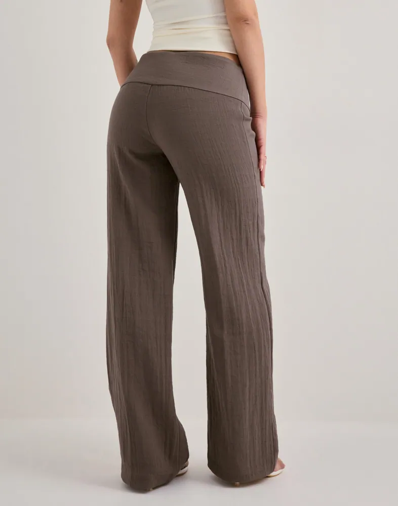 Clean Soft Flare Pants