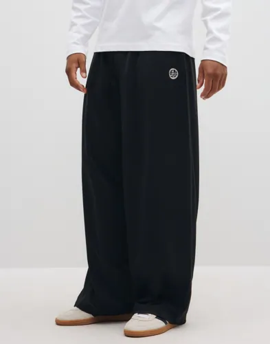 Woodbird Wbchang Solid Track Pants Mjukisbyxor Svart