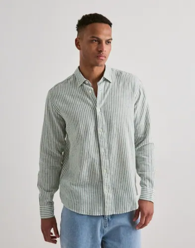Grön randig Only & Sons linneskjorta i slim fit med knappar framtill