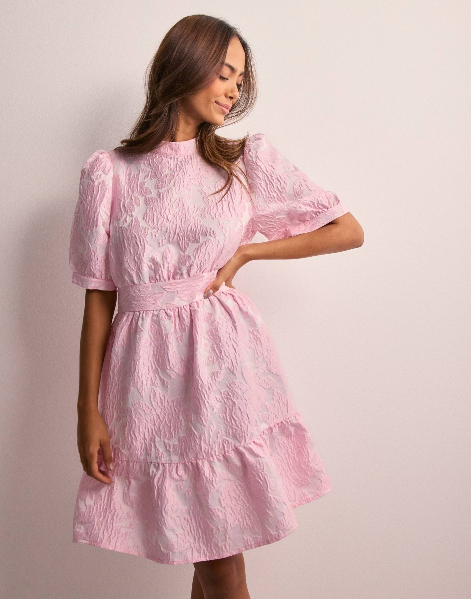 Köp Vero Moda VMSULLE SS SHORT DRESS WVN CE - Parfait Pink | Nelly.com