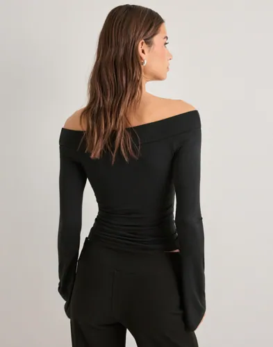 Nelly Ultra Soft Off Shoulder Top toppar dam – bild 3