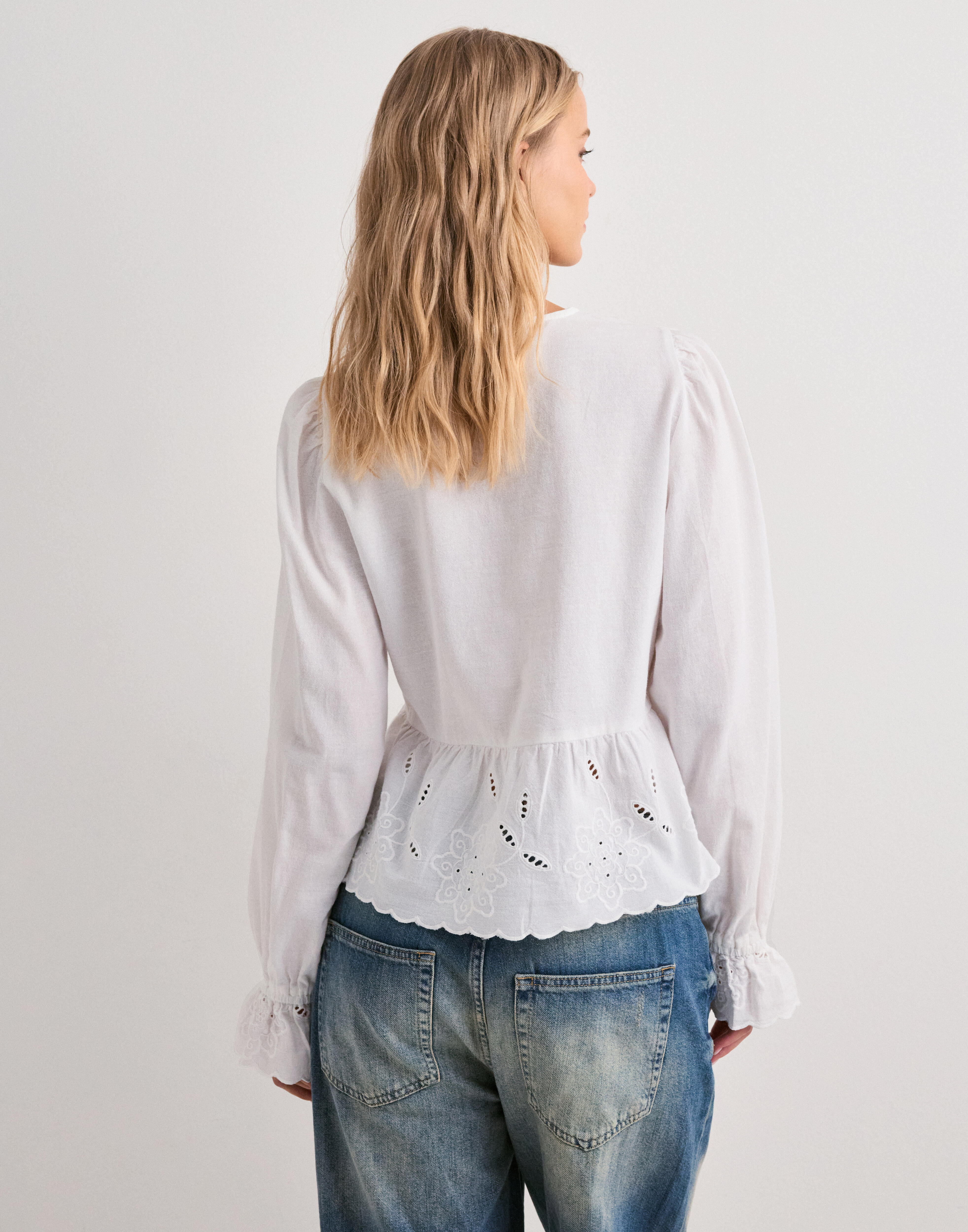 Buy Vero Moda VMCAMMIE LS V-NECK TOP WVN EXP - 5C55 | Nelly.com
