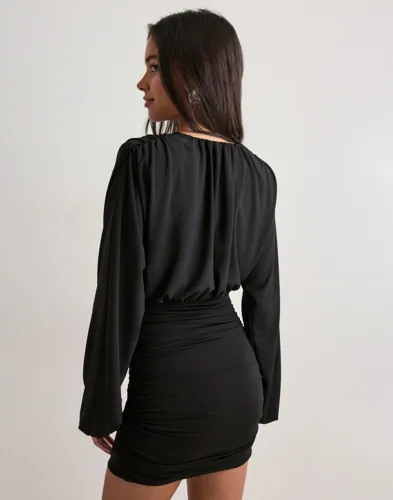 Ruched Volume Sleeve Dress 3