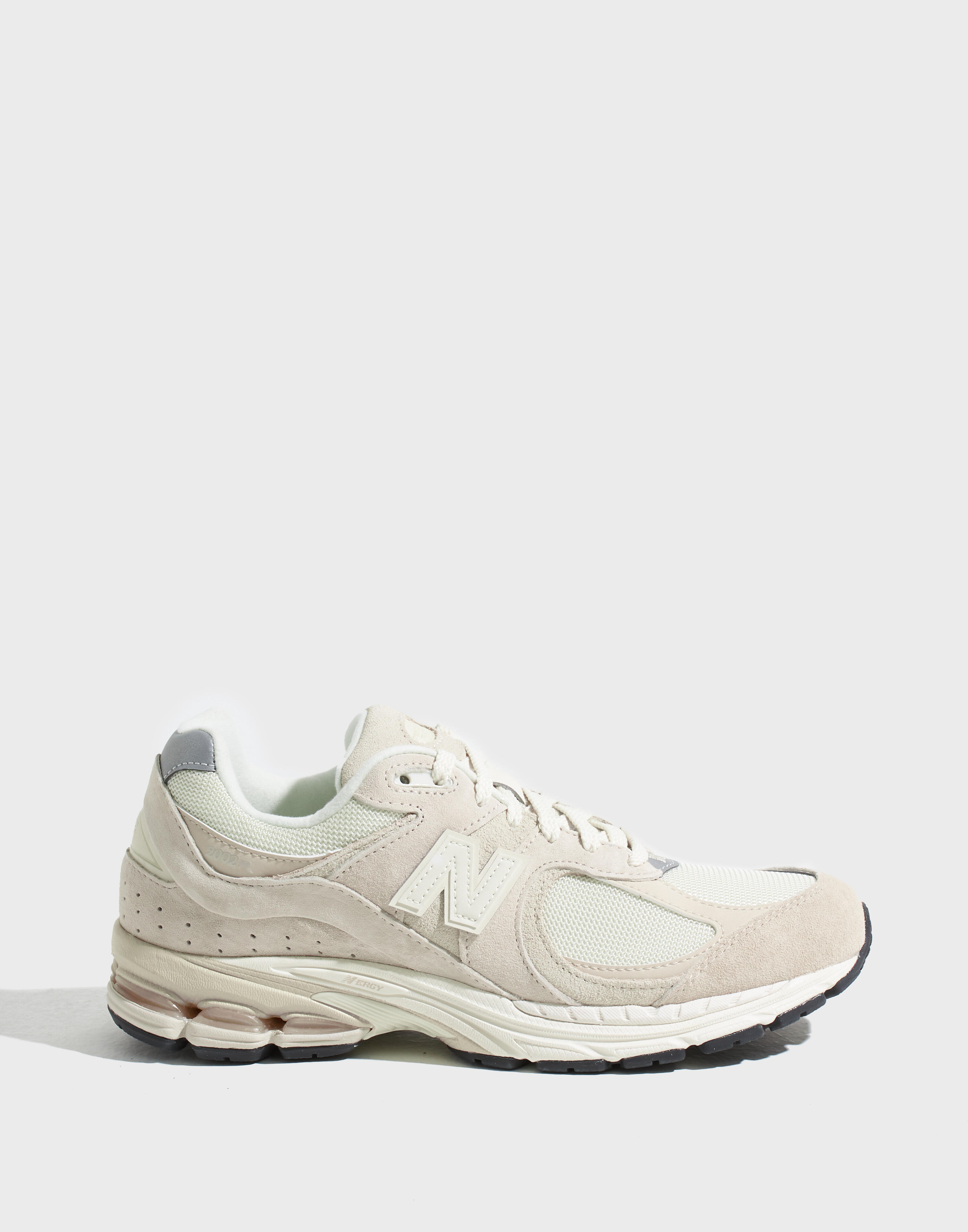 Köp New Balance M2002RCC - White | NLYMAN