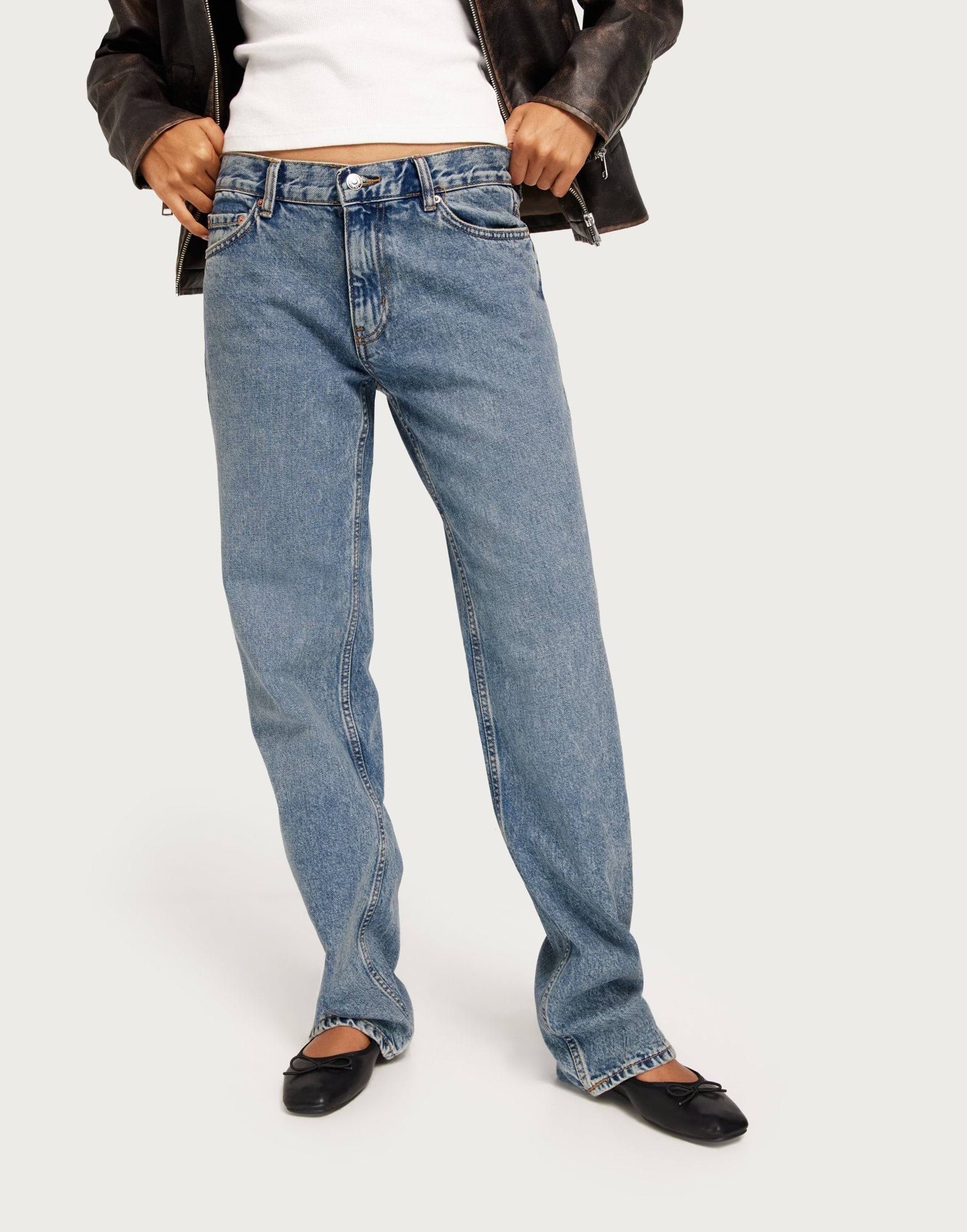 Low straight jeans