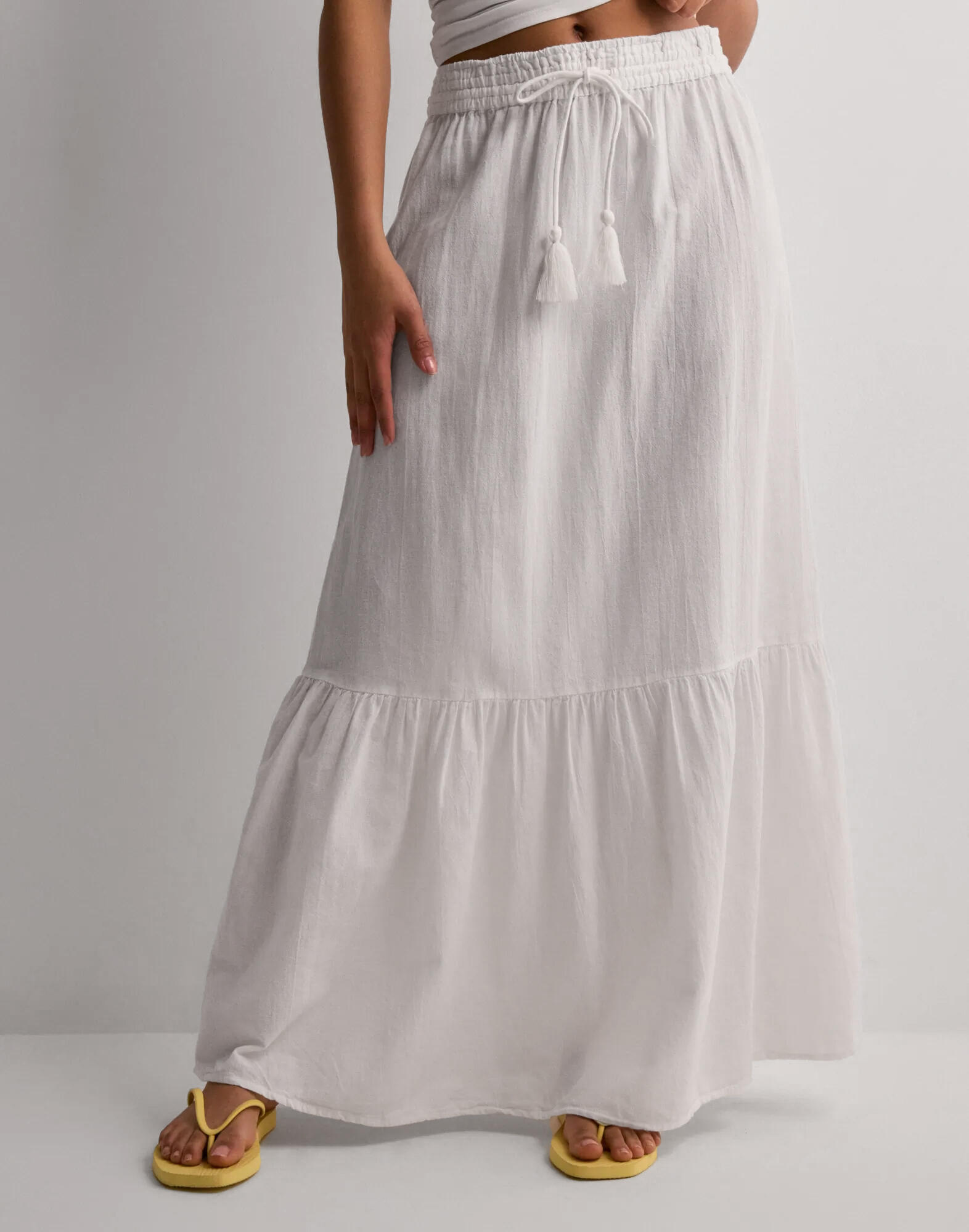 Buy Vero Moda VMPRETTY HW MAXI SKIRT WVN GA NOOS - Snow White