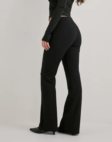 Nelly - Sort - No Waist Flare Suit Pants