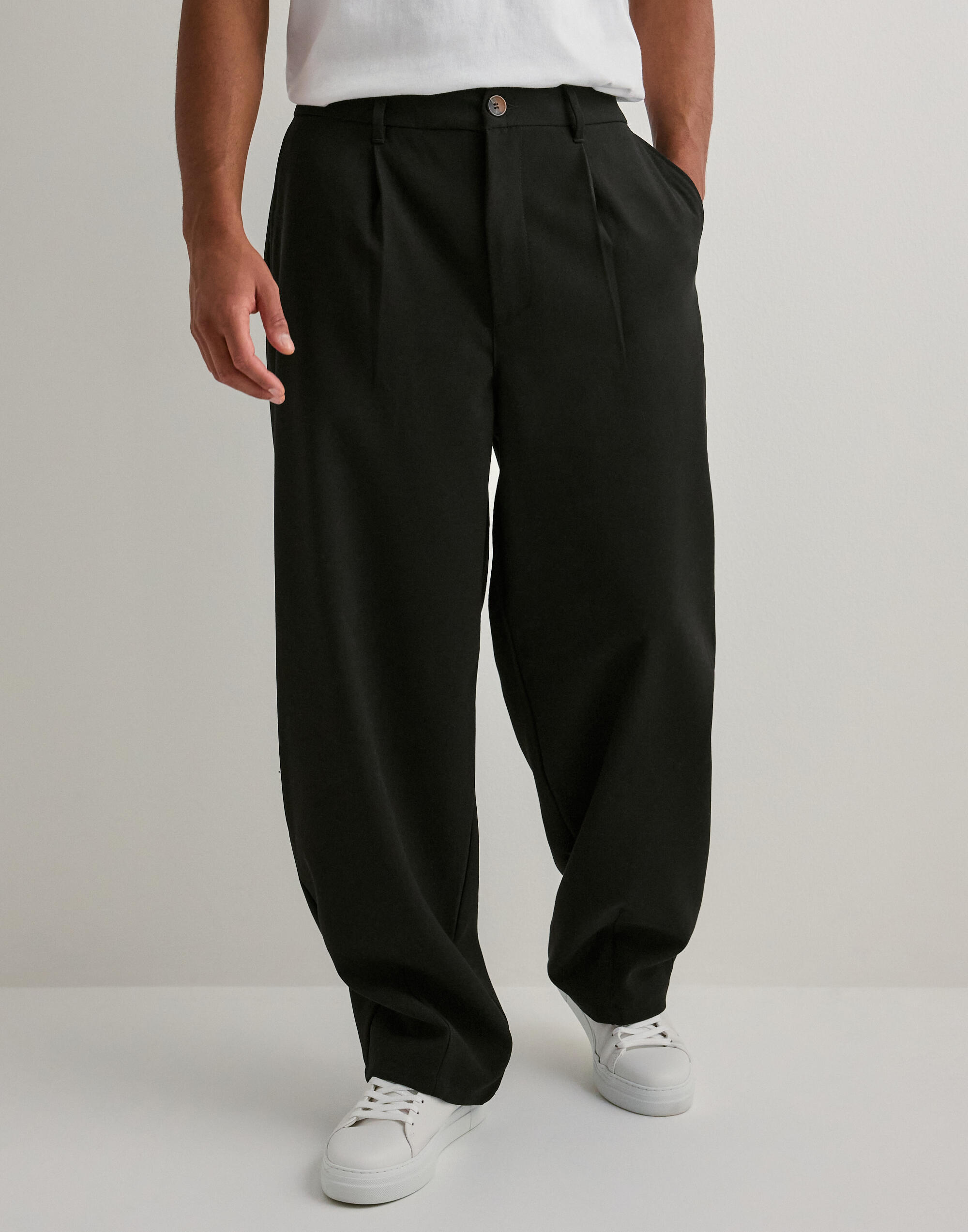 Buy Woodbird WBDizzon Carpenter Pants - Black | NLYMAN