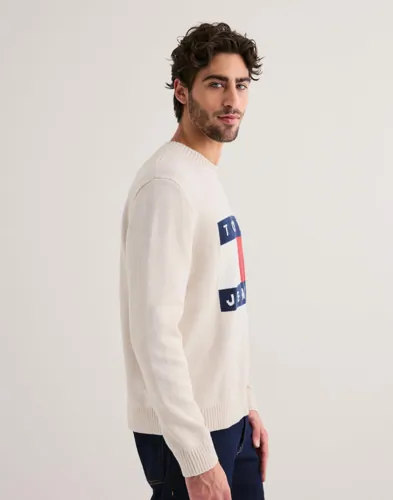 TOMMY JEANS Tjm Reg Melange Flag Sweater Sweatshirts herr – bild 3