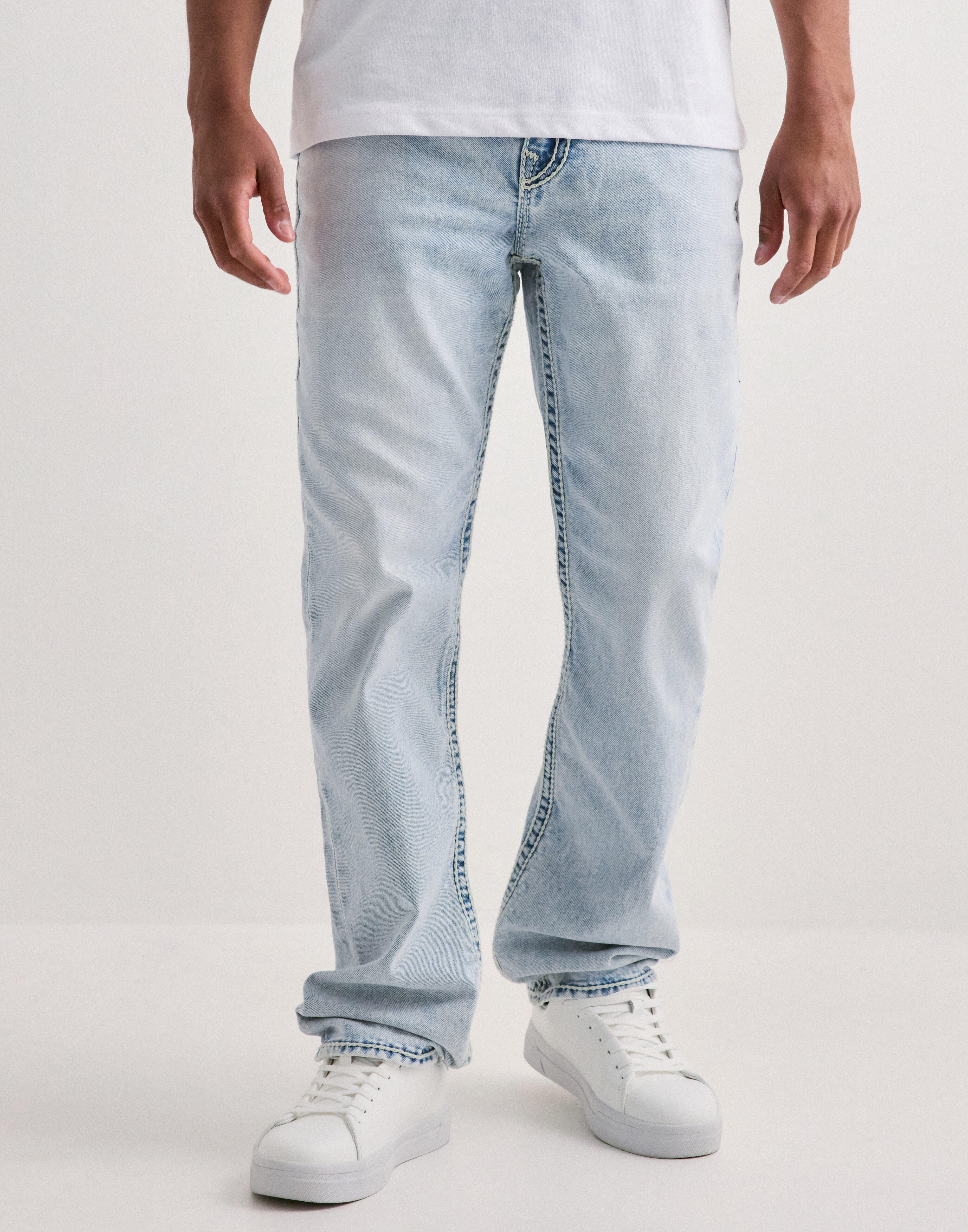 Buy True Religion Ricky Sn Flap - Light Wash | NLYMAN