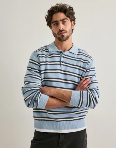 Blå långärmad stickad piké från Jack & Jones med ränder och knappkrage