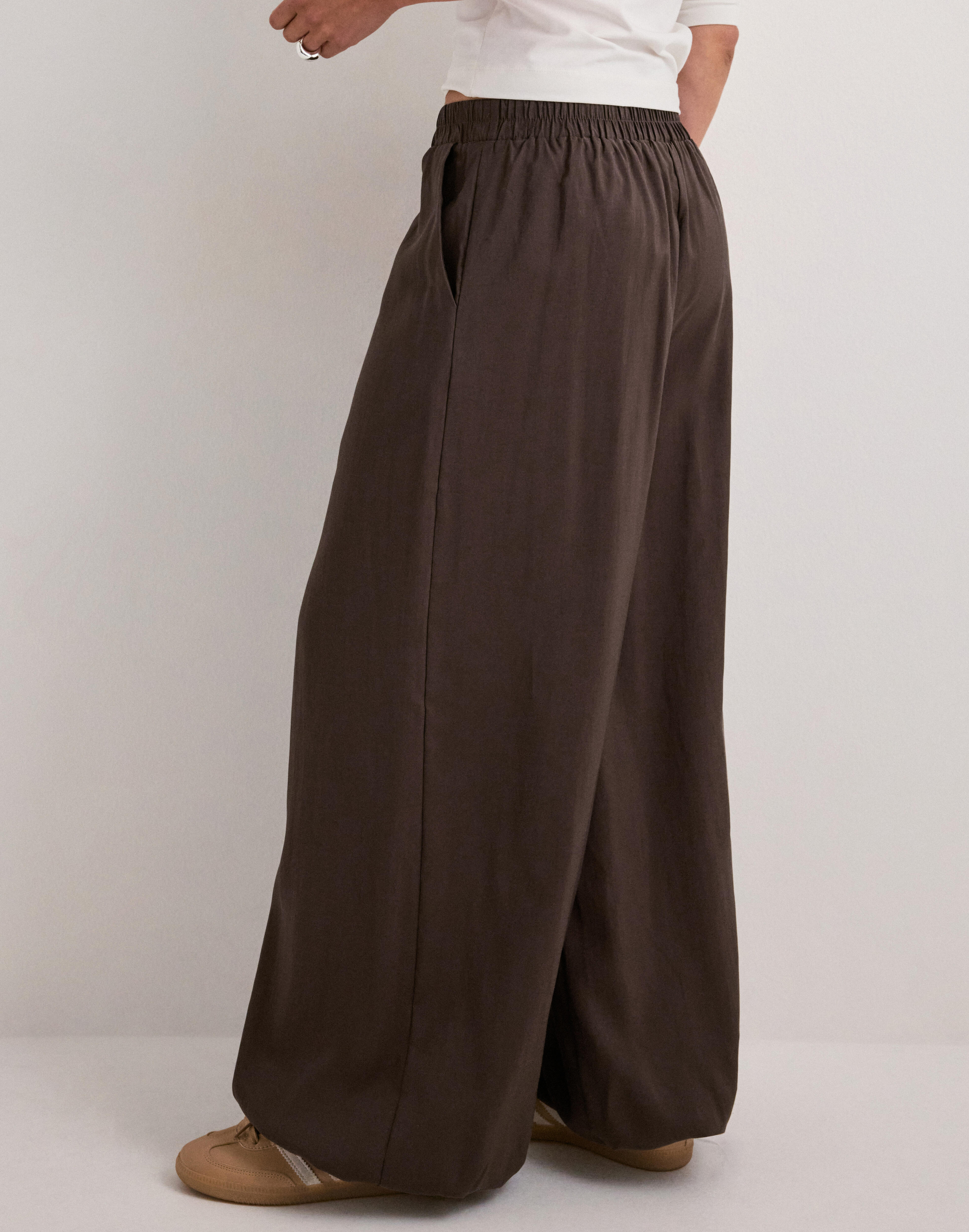 Buy Pieces PCALAIA HW BALLOON PANTS WVN - Chicory Coffee | Nelly.com