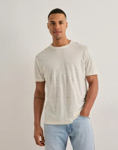 Beige Gant t-shirt i linne med rundad hals och logga på bröstet