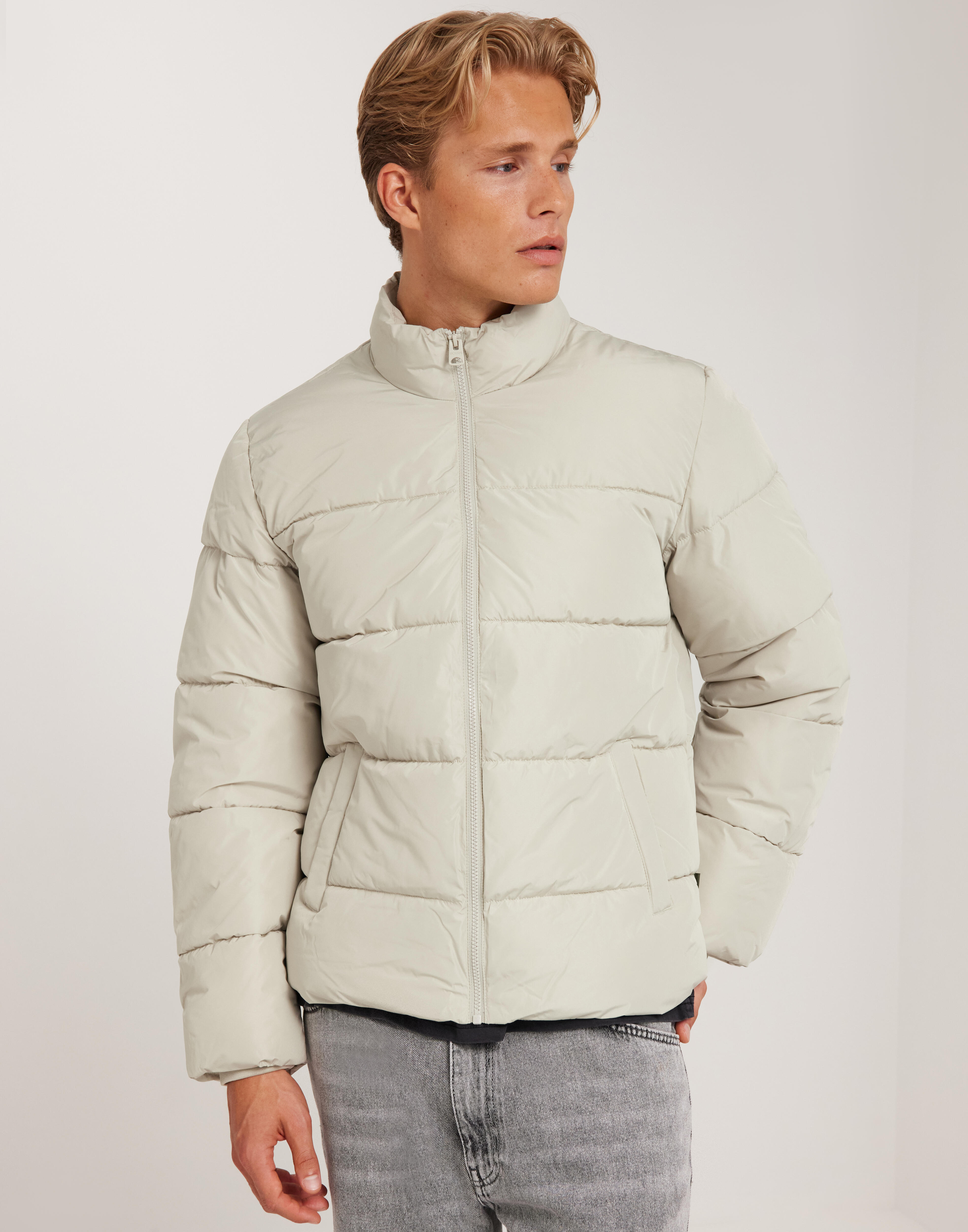 Buy Levi's LAUREL SHORT PUFFER MARTINI OL - Green | NLYMAN