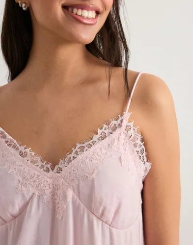 Nelly Sassy Lace Singlet linnen dam – bild 3