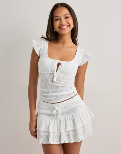 Nelly - Hvid - Broderie Anglais Mini Skirt