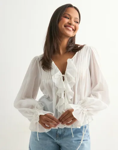 Nelly - Hvid - Stunning Flounce Blouse
