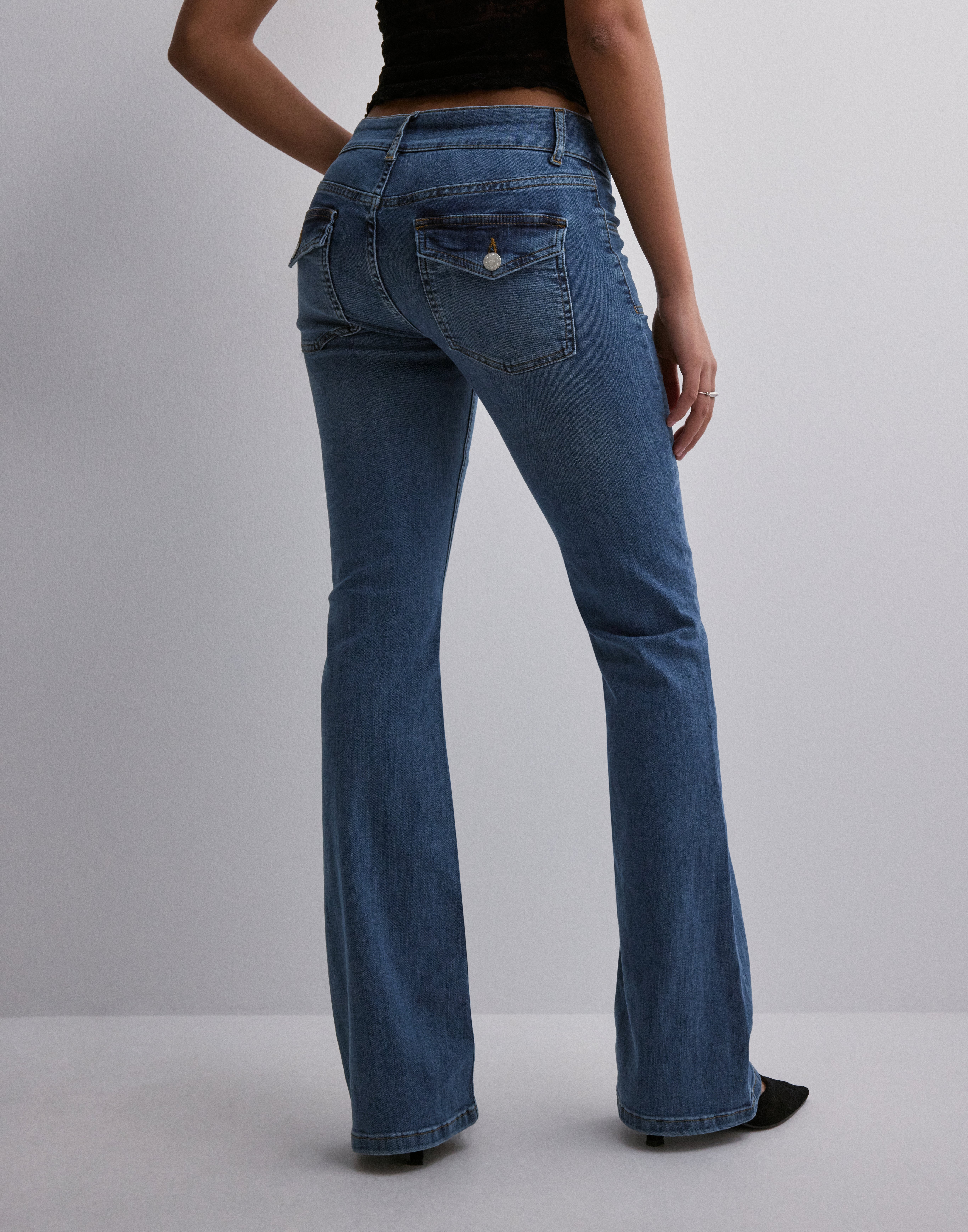 Nelly - Blå - Low Waist Bootcut Jeans