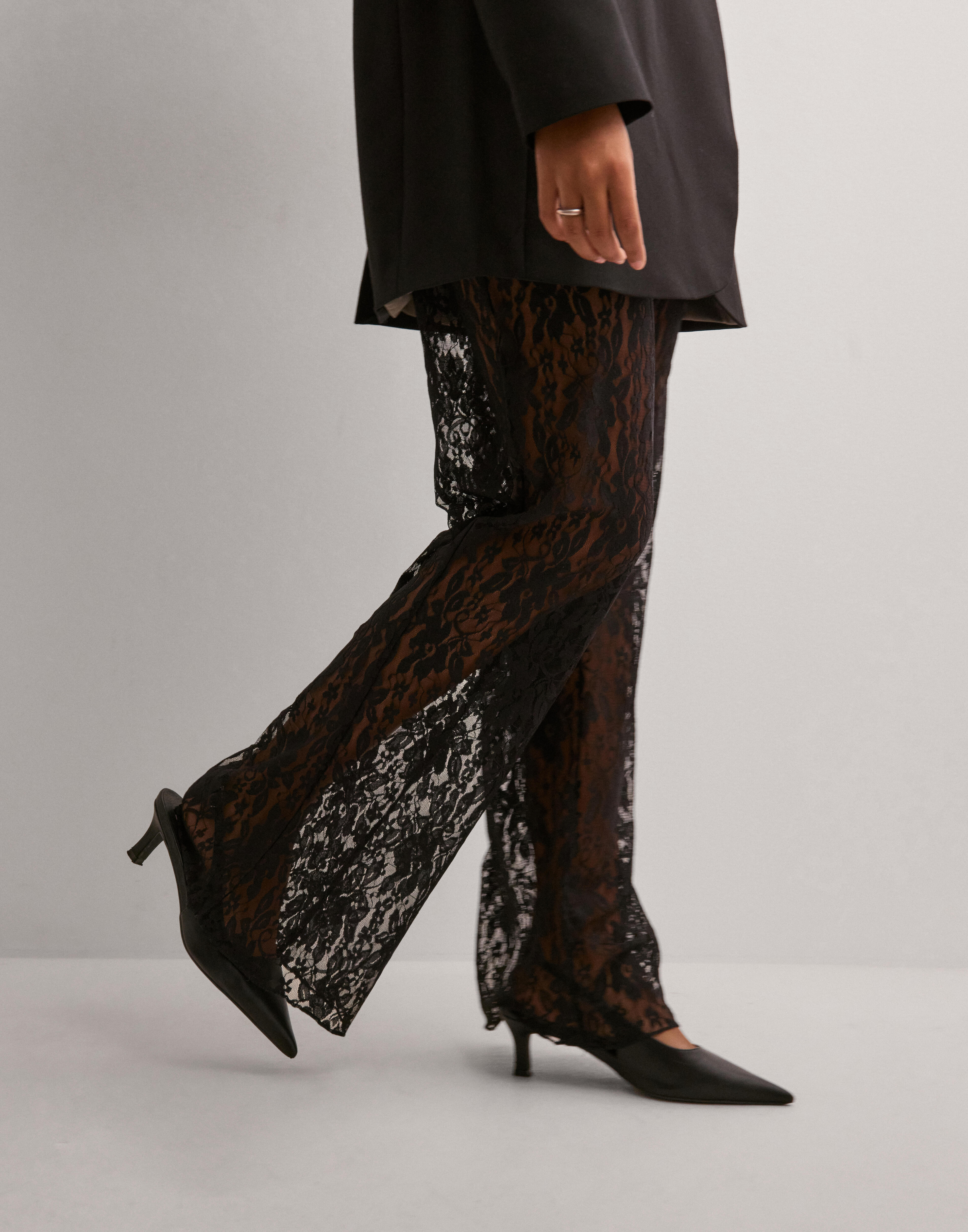 Buy Only ONLSLAY LACE PANT JRS - Black | Nelly.com