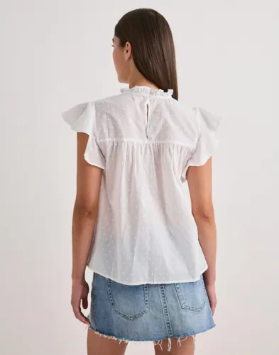 ONLY Onlkatti S/S Dobby Top Wvn Noos blusar dam – bild 3